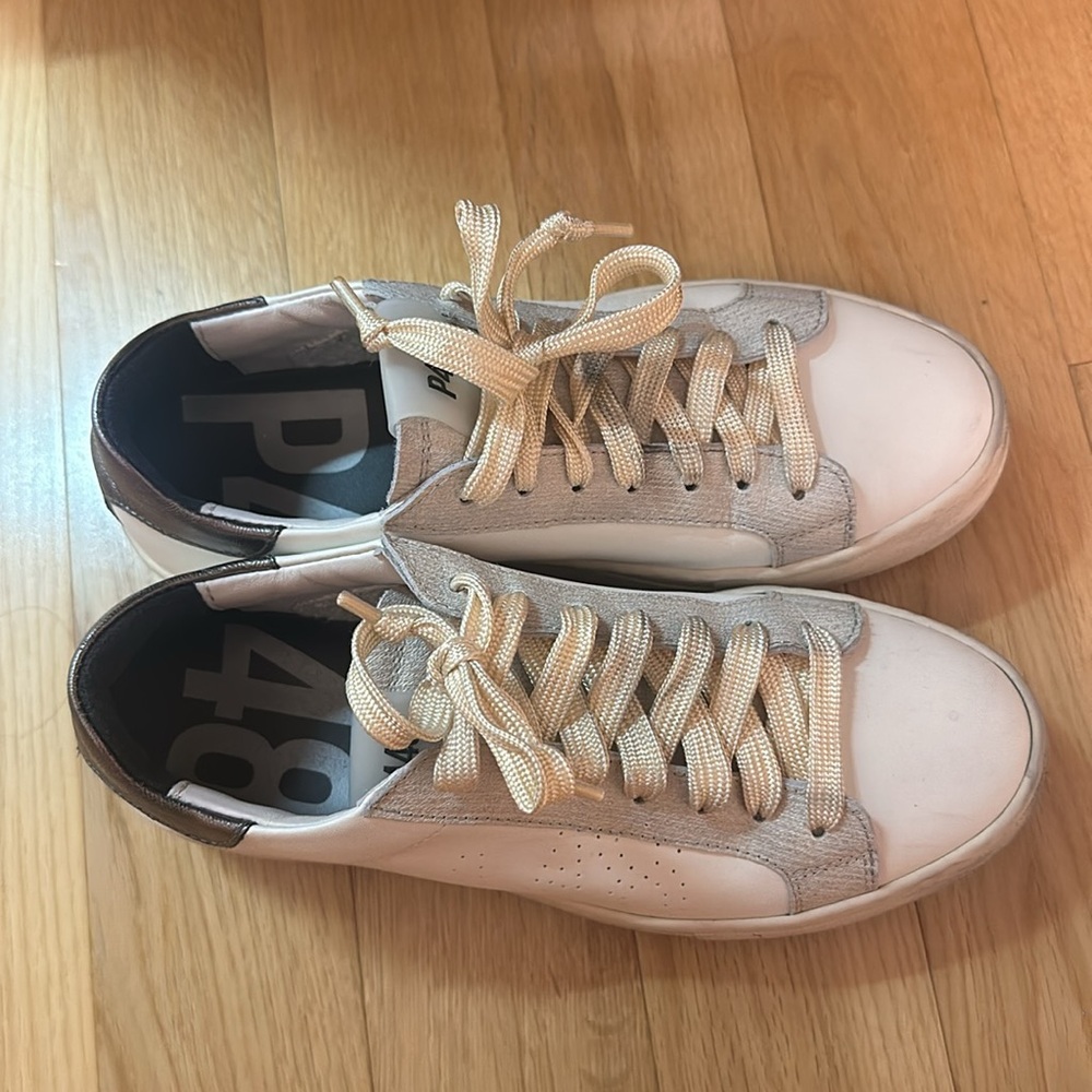 Classic Women's White Leather Sneakers with Metallic Accent - Picture 15 of 15